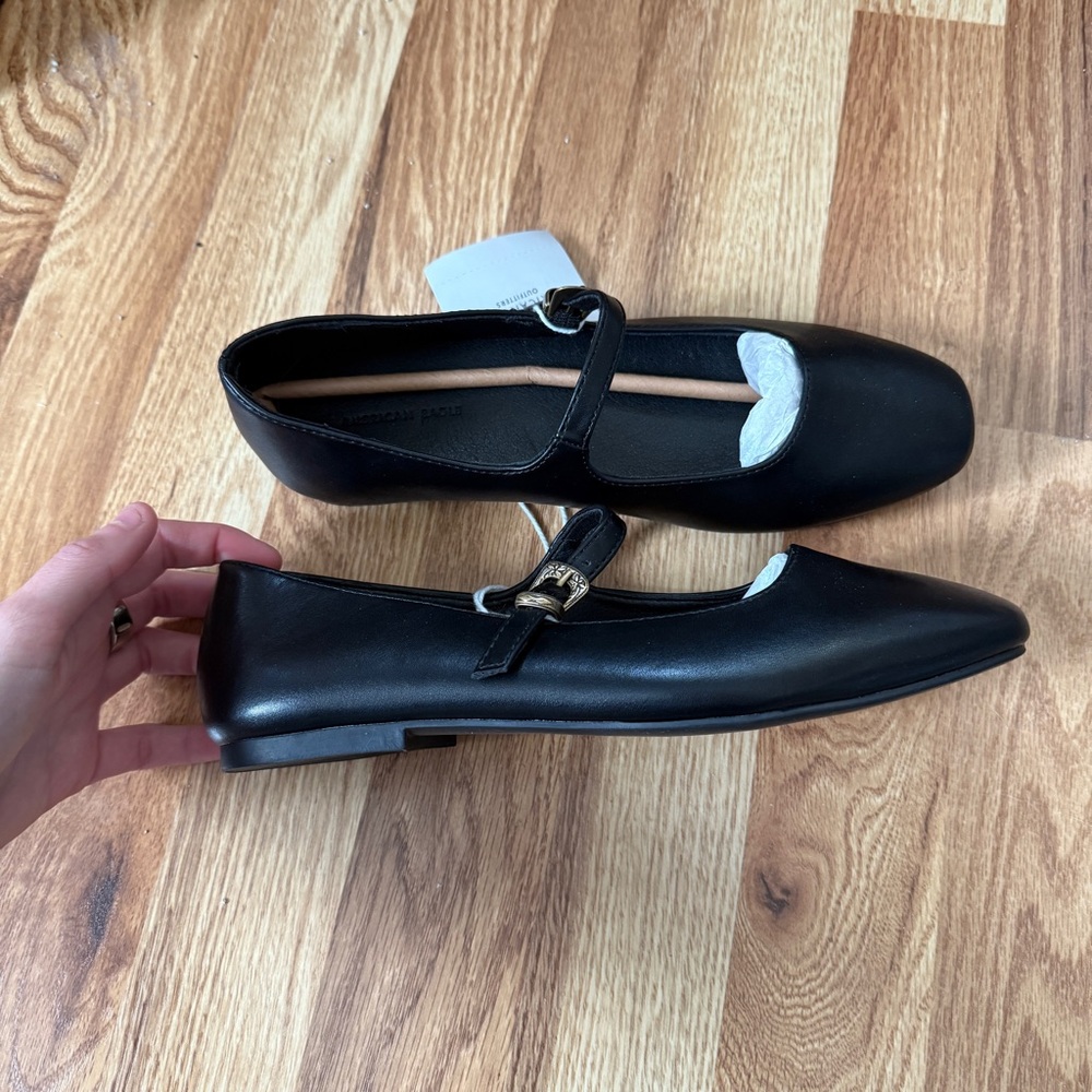 NWT Mary Jane Flats